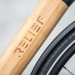 Vélo électrique en bambou relief – Bild 2