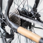 Vélo électrique en bambou relief – Bild 4